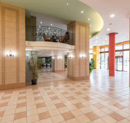 Lobby_6.jpg