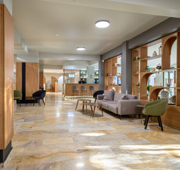 Lobby_7.jpg
