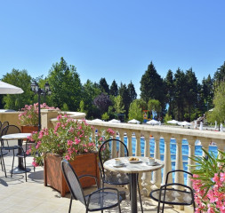 Lobby_Bar_Terrace.jpg