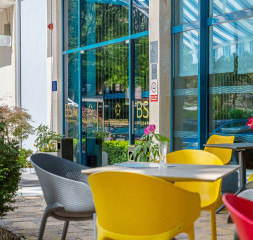 Lobby_Bar_Terrace_1.jpg