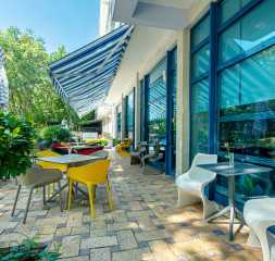 Lobby_Bar_Terrace_2.jpg