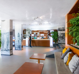 Lobby_Reception_1.jpg