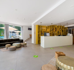 Lobby_Reception.jpg