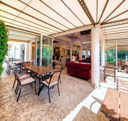 Lobby_Terrace.jpg