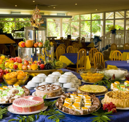 Oasis_buffet_1.jpg