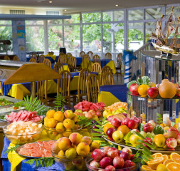 Oasis_buffet_2.jpg