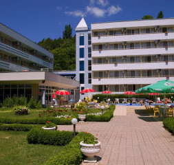 Oasis_exterior_3.jpg