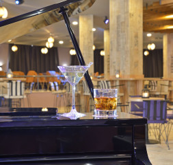 Piano_Bar_Portrait.jpg