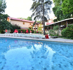Pool.jpg