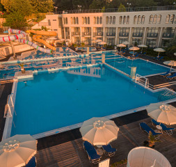 Pool.jpg
