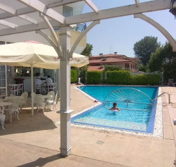 Pool.jpg
