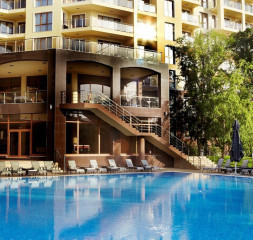 Pool_2.jpg