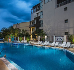 Pool_2.jpg