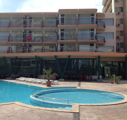 Pool_2.jpg