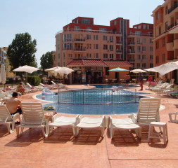 Pool_2.jpg