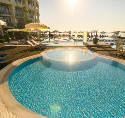 Pool_2.jpg