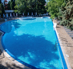 Pool_2.jpg