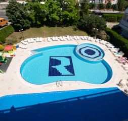Pool_2.jpg