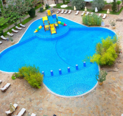 Pool_2.jpg
