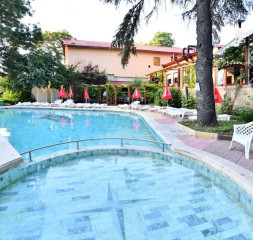 Pool_2.jpg