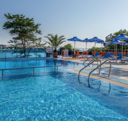 Pool.jpg