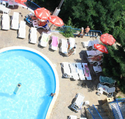 Pool.jpg
