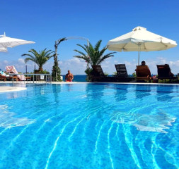 Pool_3.jpg