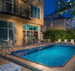 Pool_4.jpg