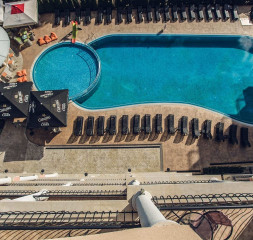 Pool_4.jpg