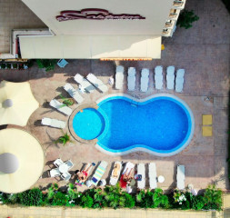 Pool_4.jpg