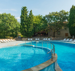Pool.jpg