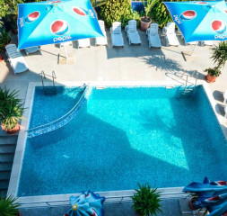 Pool.jpeg