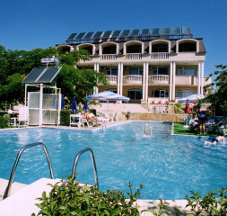 Pool.jpg