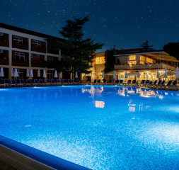 Pool.jpg