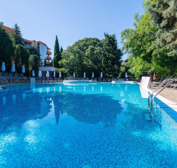 Pool.jpg