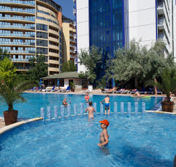 Pool.jpg