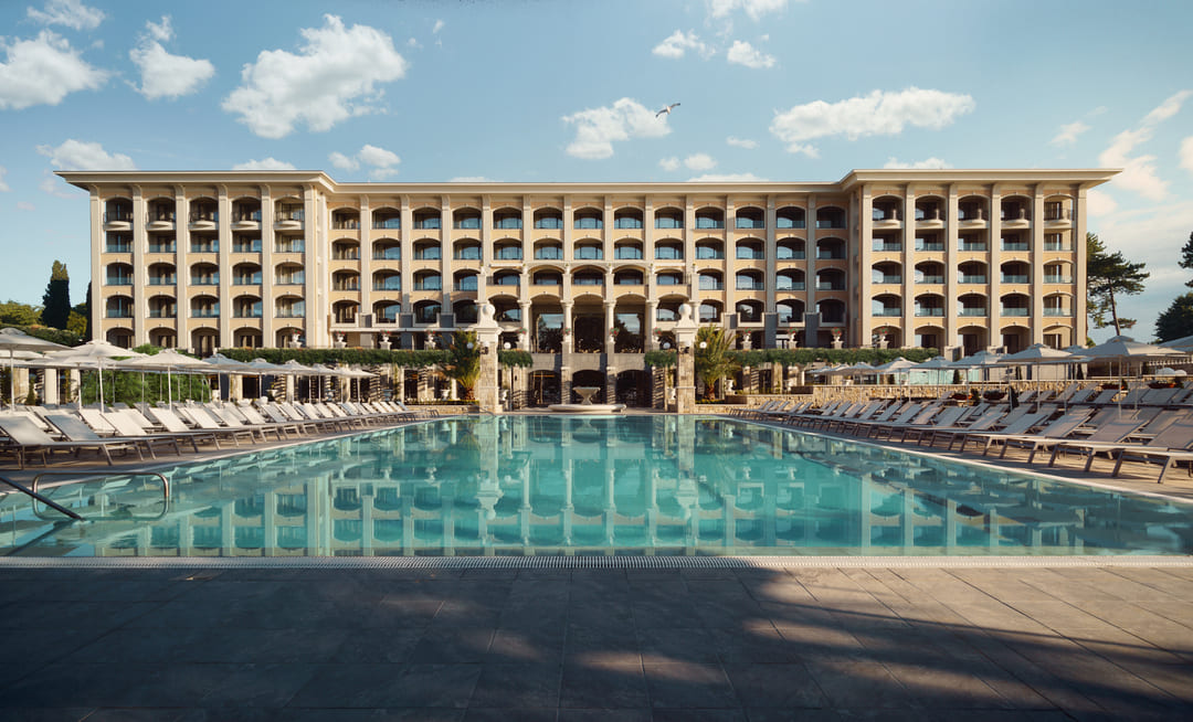 Astor Garden *****