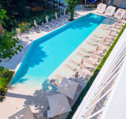 Pool.jpg