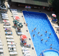 Pool.jpg