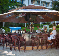 Pool_Bar_1.jpg