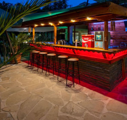 Pool_Bar_1.jpg