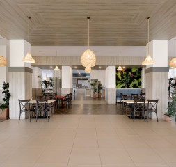 Pool_Bar_Kentia.jpg