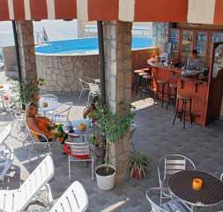Pool_Bar.jpg