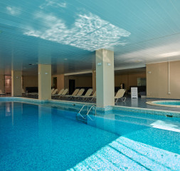 Pool_Indoor_1.jpg