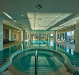 Pool_Indoor_1.jpg