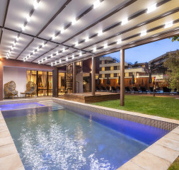 Pool_Indoor_2.jpg