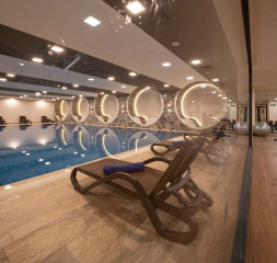 Pool_Indoor_3.jpg
