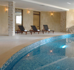 Pool_Indoor.jpg