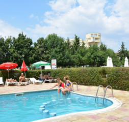 Pool.jpg
