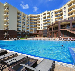 Pool.jpg